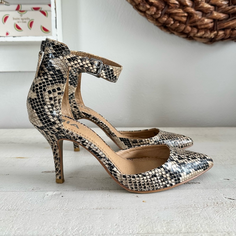 Mia Hawthorn Faux Snakeskin Ankle Strap Heels sz: 7